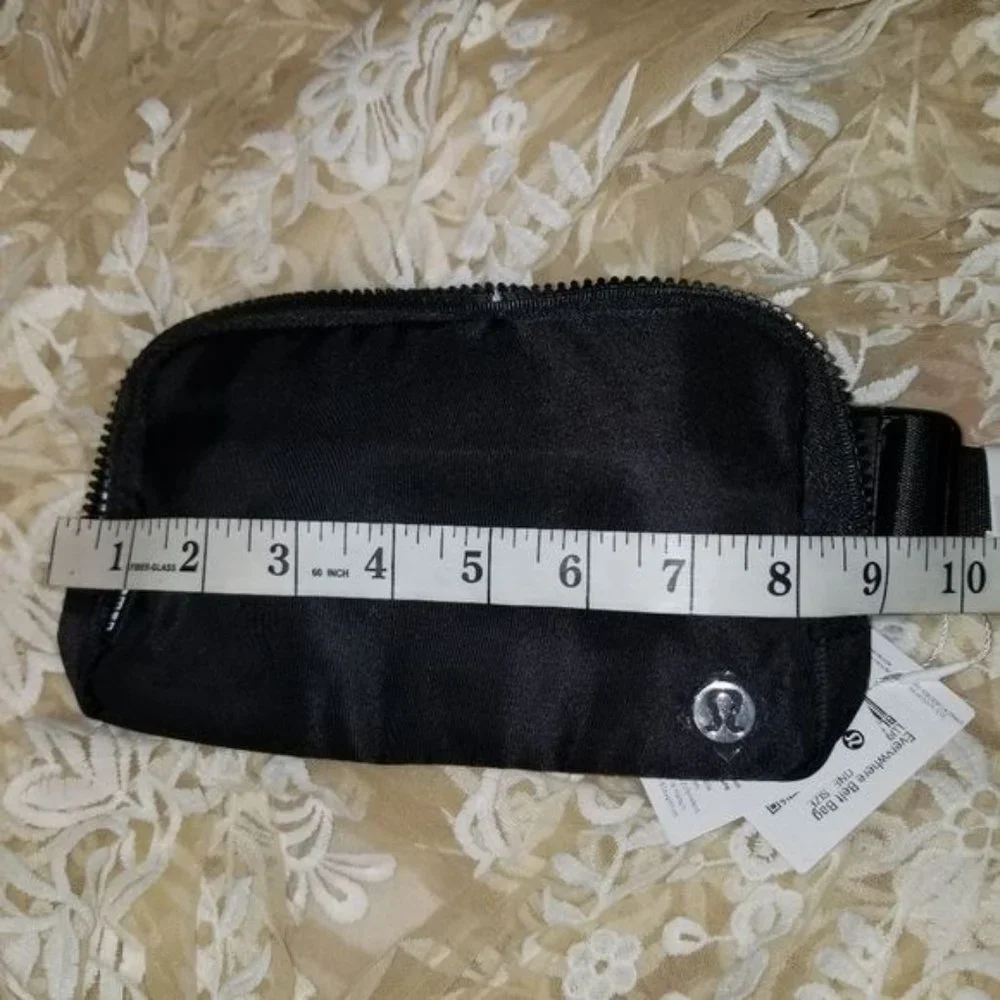 Lululemon Everywhere Belt Bag 1L Original Strap Black Nwt - Picture 8 of 14
